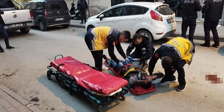 Bursa’da bir şahıs kanlar içinde yolda bulundu