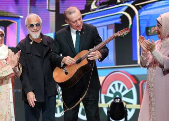 Yusuf İslam’dan Erdoğan’a hediye gitar