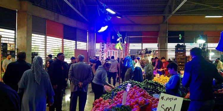 Bursa’da zabıtadan pazarcılara hileli ışık baskını