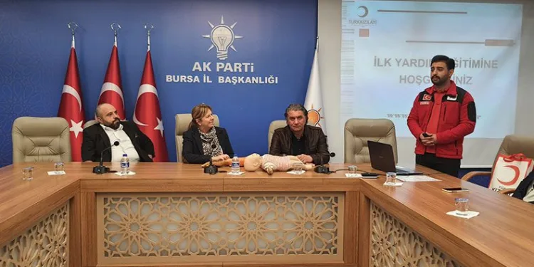 AK teşkilatlar temel ilk yardım eğitimleri alıyor