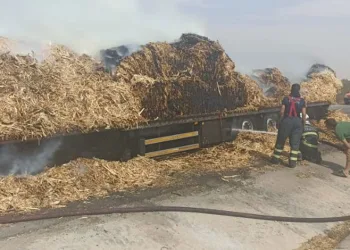 Batman’da saman yüklü üç TIR küle döndü