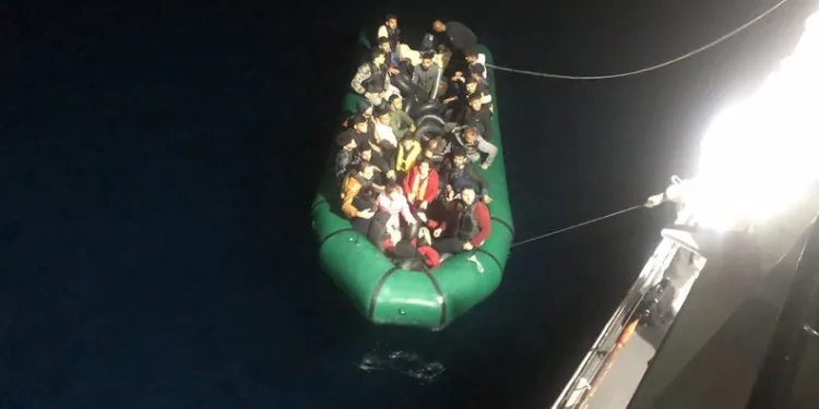 İzmir açıklarında göçmen hareketliliği