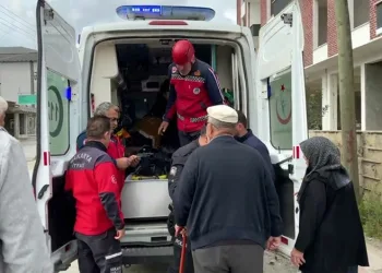 Zonguldak’ta müteahhit asansör boşluğuna düştü