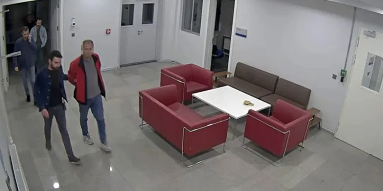 FETÖ üyesi eski doktor havalimanında yakalandı