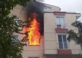 Kocaeli’de Anne-kızın yaşadığı ev alevlere teslim oldu