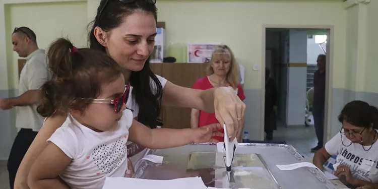 Çifte vatandaşlar Bulgaristan’daki seçimler için sandık başında