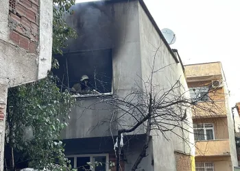 Bursa’da sinir krizi geçiren şahıs evini ateşe verdi
