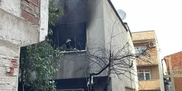 Bursa’da sinir krizi geçiren şahıs evini ateşe verdi