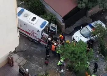 İnşaatta toprak kayması: Bir işçi toprak altında kaldı