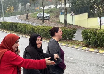 Düzce’de park ettiği aracını bahçeye uçmuş şekilde buldu