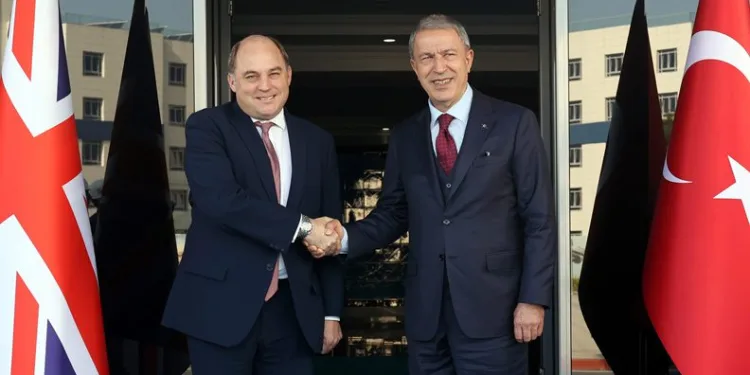 Bakan Akar İngiliz mevkidaşını ağırladı