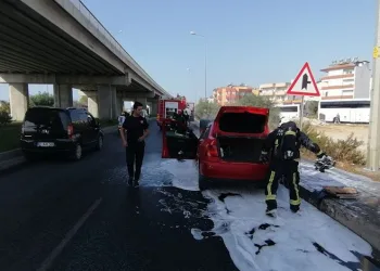Antalya’da hareket halindeki otomobil yandı