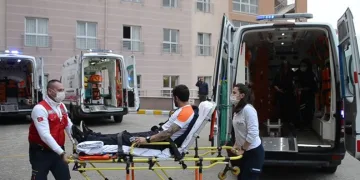 Kargo paketinde kimyasal sıvı patlaması: 2 yaralı