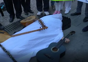 İzmir’de müzisyenler Onur Şener cinayetini protesto etti