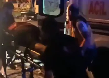 İstanbul’da eşini sokak ortasında vurdu