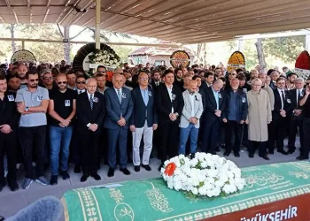 Müzisyen Onur Şener son yolculuğuna uğurlandı