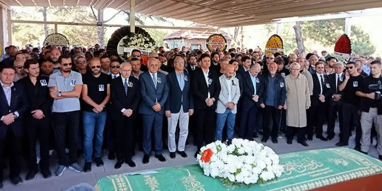 Müzisyen Onur Şener son yolculuğuna uğurlandı