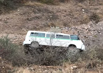 Öğrenci servisi devrildi: 15’i çocuk 16 yaralı
