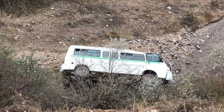Öğrenci servisi devrildi: 15’i çocuk 16 yaralı