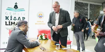 Gemlik Kitap Limanı’nda edebiyat rüzgârı