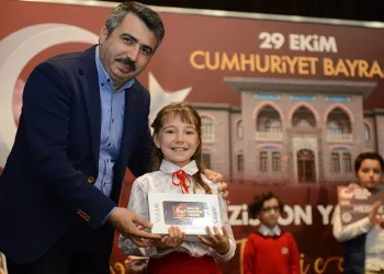 Cumhuriyeti en iyi anlatan öğrenciler ödüllendirildi