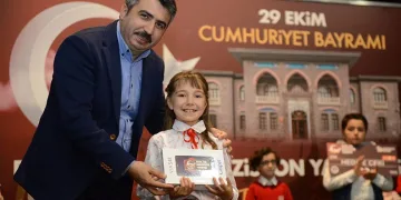 Cumhuriyeti en iyi anlatan öğrenciler ödüllendirildi