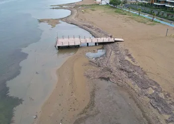 Yalova’da deniz suyu 10 metre çekildi