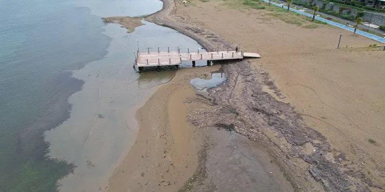 Yalova’da deniz suyu 10 metre çekildi