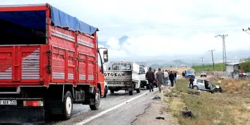 Mersin’de üç araç birbirine girdi: 6 yaralı