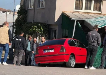 Bursa’da otomobil kahveye daldı