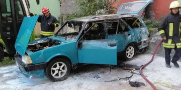 Kibritle oynayan çocuk otomobili yaktı