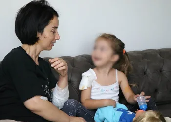 İki köpeğin saldırdığı anne-kız ucuz kurtuldu