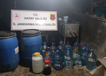 Hatay’da 3 ton kaçak içki ele geçirildi