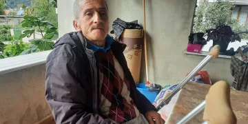 Kastamonu’da bayrağı asarken ölümden döndü