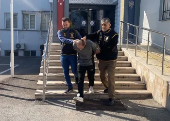 Bursa’da yakalanınca bıçak çekip kaçan hırsız tutukladı