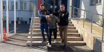 Bursa’da yakalanınca bıçak çekip kaçan hırsız tutukladı