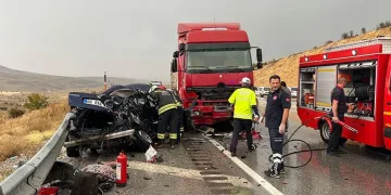 Konya’da otomobil tırla çarpıştı: 1 ölü, 1 yaralı