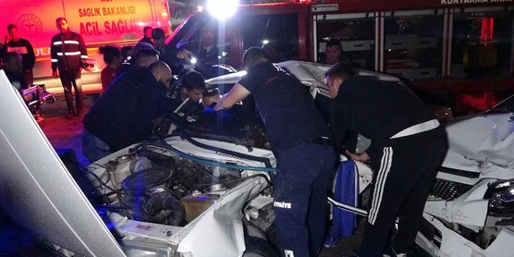 Antalya’da trafik kazasında can pazarı: 4 yaralı