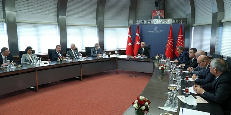 Kılıçdaroğlu, CHP’li büyükşehir belediye başkanlarını kabul etti
