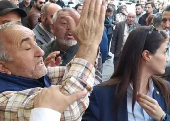 Ahmet Davutoğlu’na vatandaştan tepki