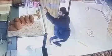 Bursa’da hırsız yardım kumbarasını çaldı