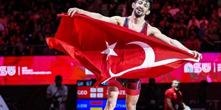 Kerem Kamal dünya şampiyonu oldu