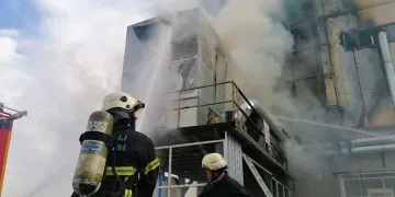 Kocaeli’de mobilya imalathanesinde korkutan yangın