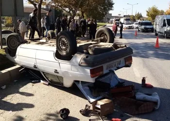 Ehliyetsiz sürücünün kullandığı otomobil takla attı