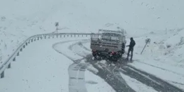 Erzurum’da sürücüler kara hazırlıksız yakalandı