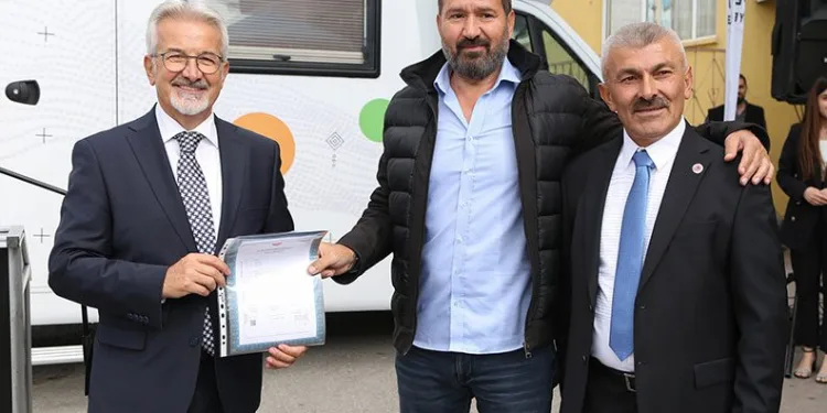 Nilüfer Doğanköy’de hak sahipleri tapularına kavuştu
