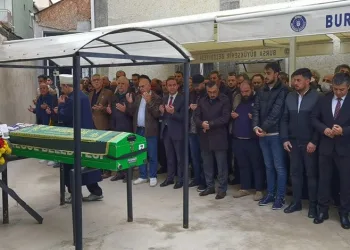 Selma öğretmen gözyaşlarıyla toprağa verildi