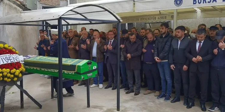 Selma öğretmen gözyaşlarıyla toprağa verildi
