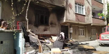 İstanbul’da madde bağımlısı şahıs evi ateşe verdi