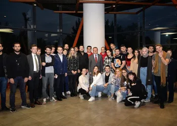 Rektör Kılavuz, misafir öğrencilerle buluştu
